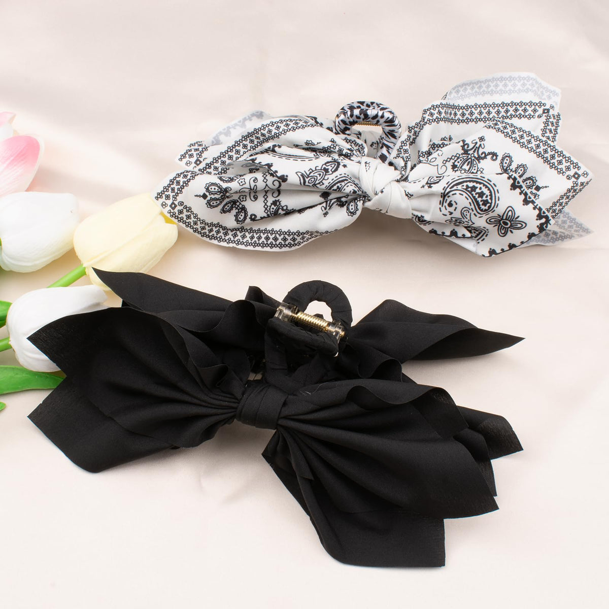 hadutrek gift box with two bow clips, ready-to-gift presentation