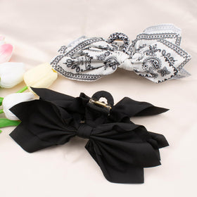 hadutrek gift box with two bow clips, ready-to-gift presentation