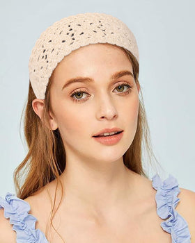 HAIMEIKANG headband styled with a bun demonstrating in-use hold benefit: controls flyaways