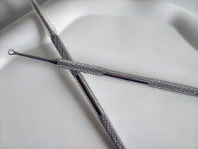 HaimiLiya in-use prepping a natural nail showing efficient salon prep benefit