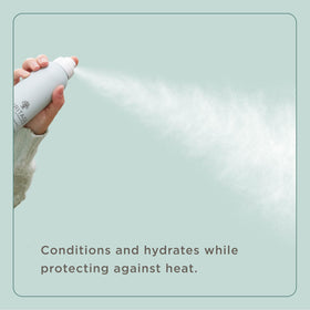 Hairitage spray nozzle close-up demonstrating easy mist application