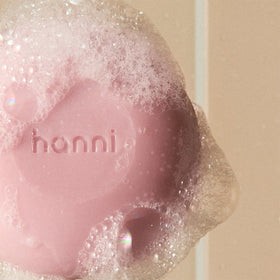 HANNI pump dispenser detail for controlled, mess-free product use