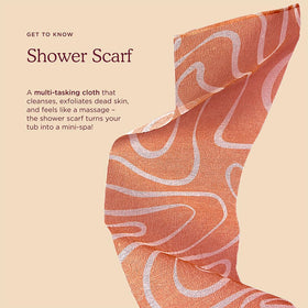 HANNI scarf in use cleaning back to reach hard-to-clean areas