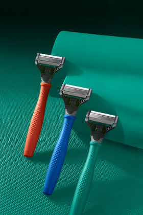 Harry's handle texture close-up showing rubberized finish and weighted core balance