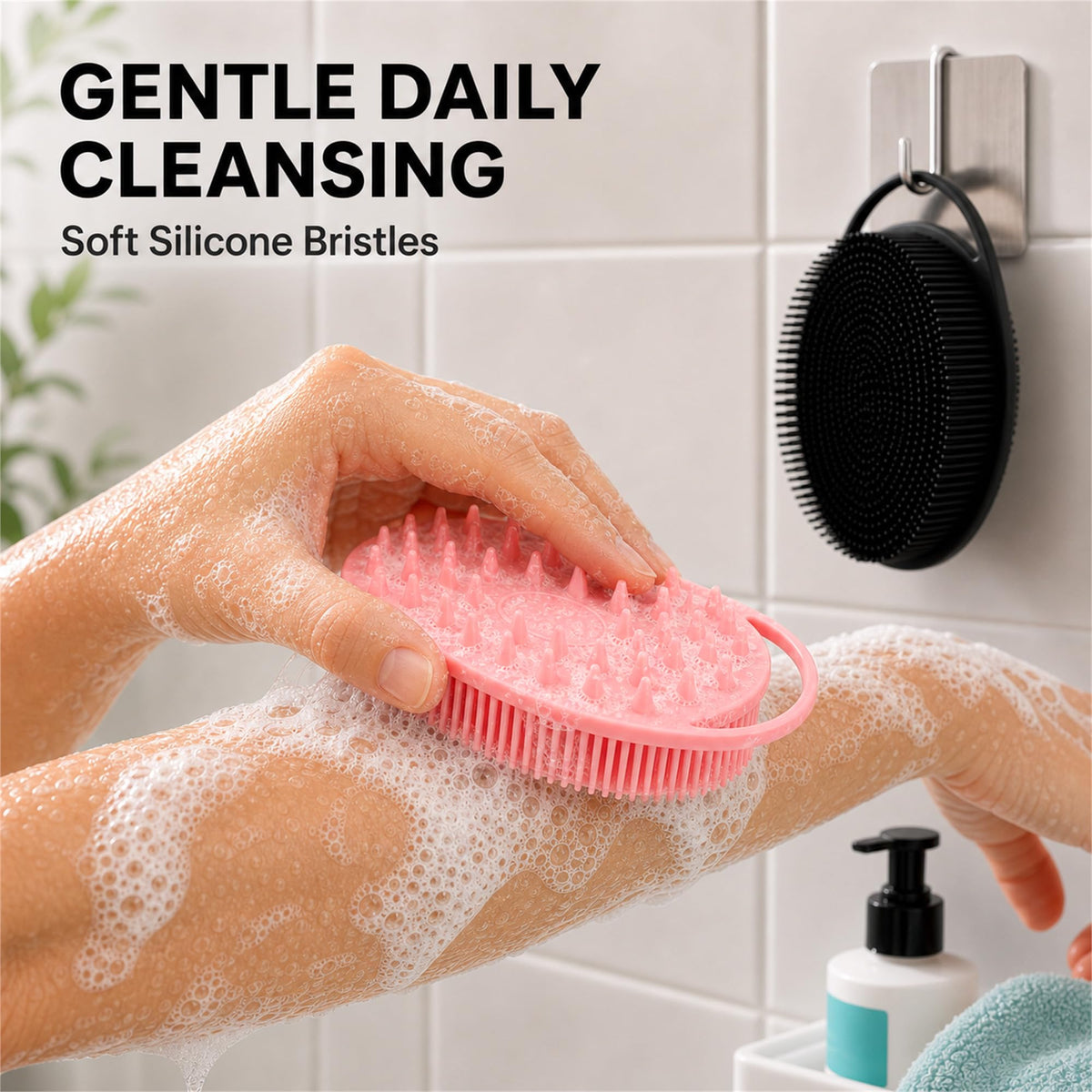 HAYSNA hanger loop shown in shower keeping scrubber dry and mildew-resistant