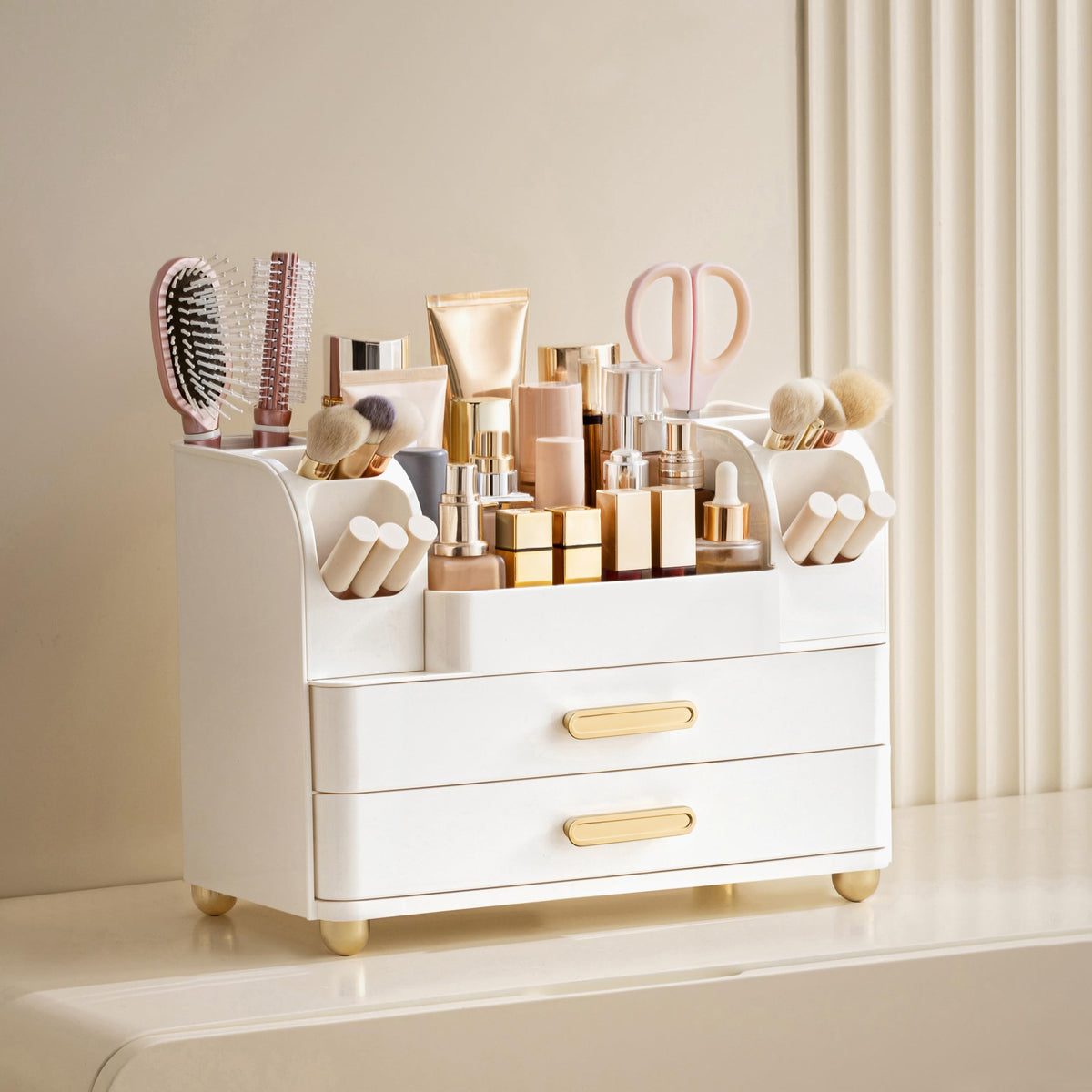 HBlife top compartment filled with palettes and bottles for quick access benefit