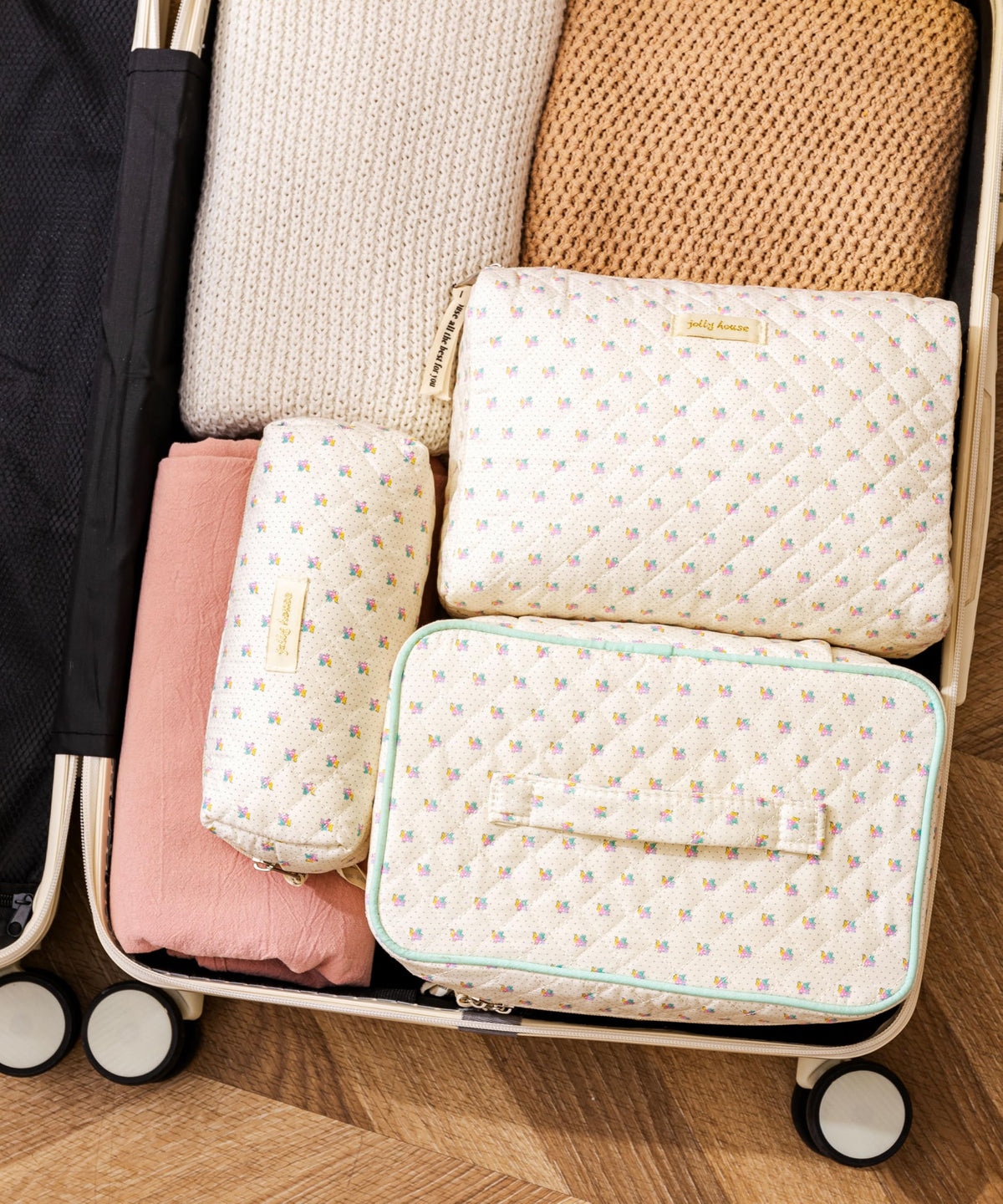 HBselect medium pouch holding makeup brushes to keep tools organized