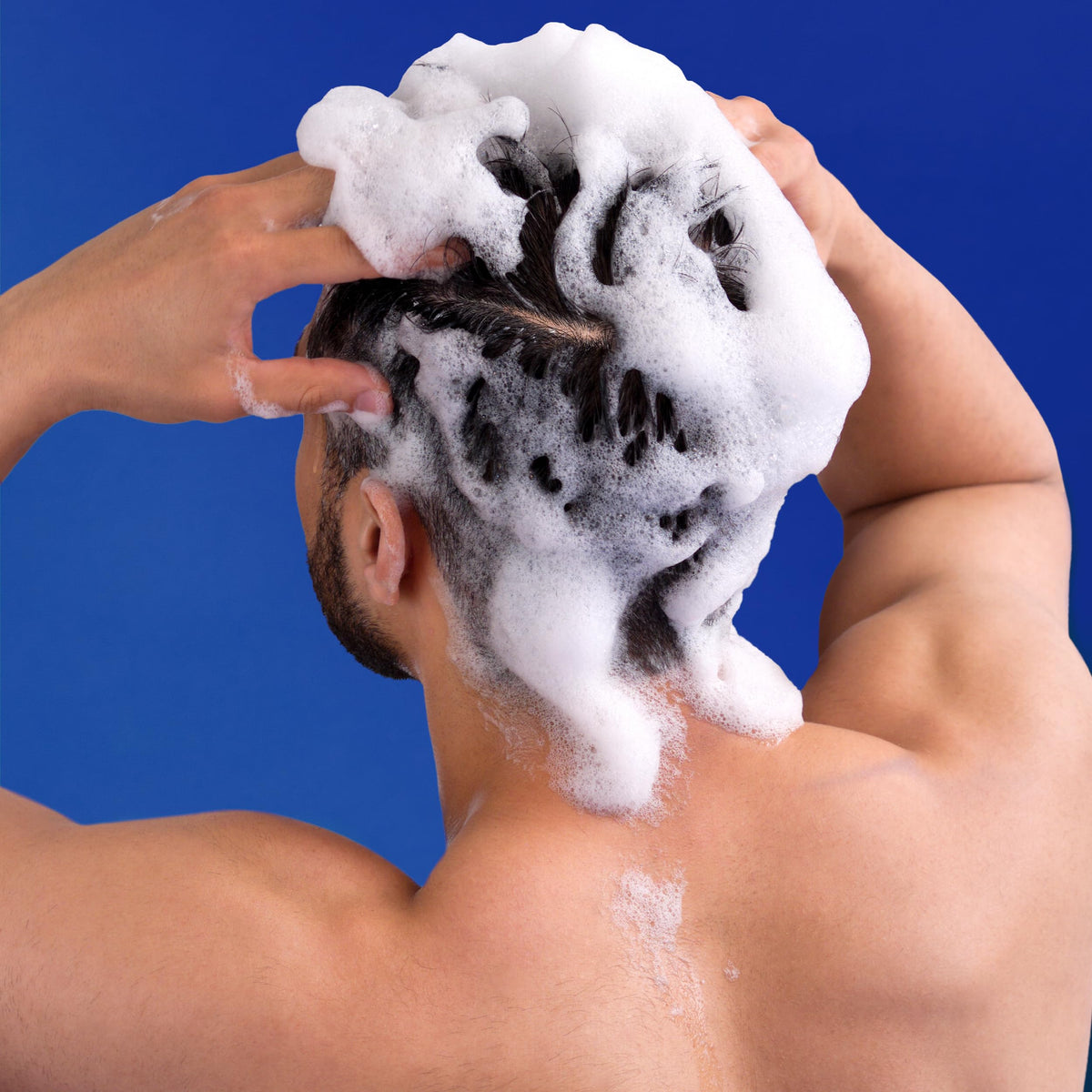 Head & Shoulders bottle in shower scene for daily use and refreshing benefit