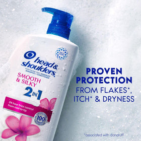 Rich creamy lather of Head & Shoulders 2-in-1 shampoo demonstrating effective cleansing and foam
