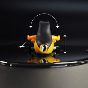 HeadBlade Moto close-up of dual-axis suspension demonstrating smooth contouring
