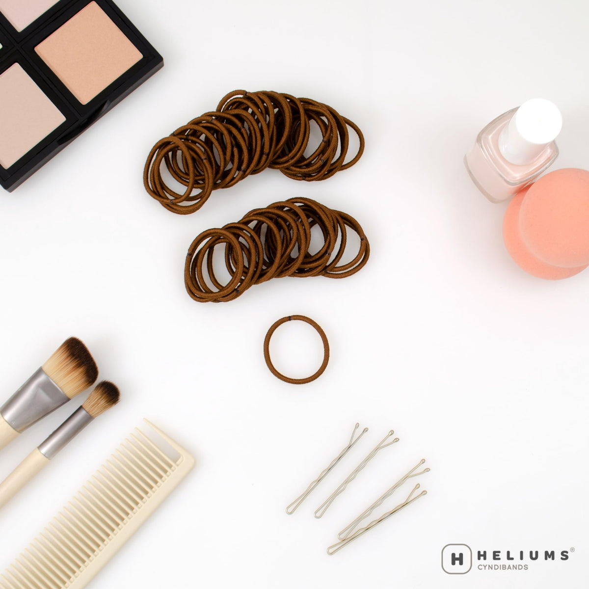 Heliums fabric-covered elastic close-up showing soft texture and gentle hold benefit