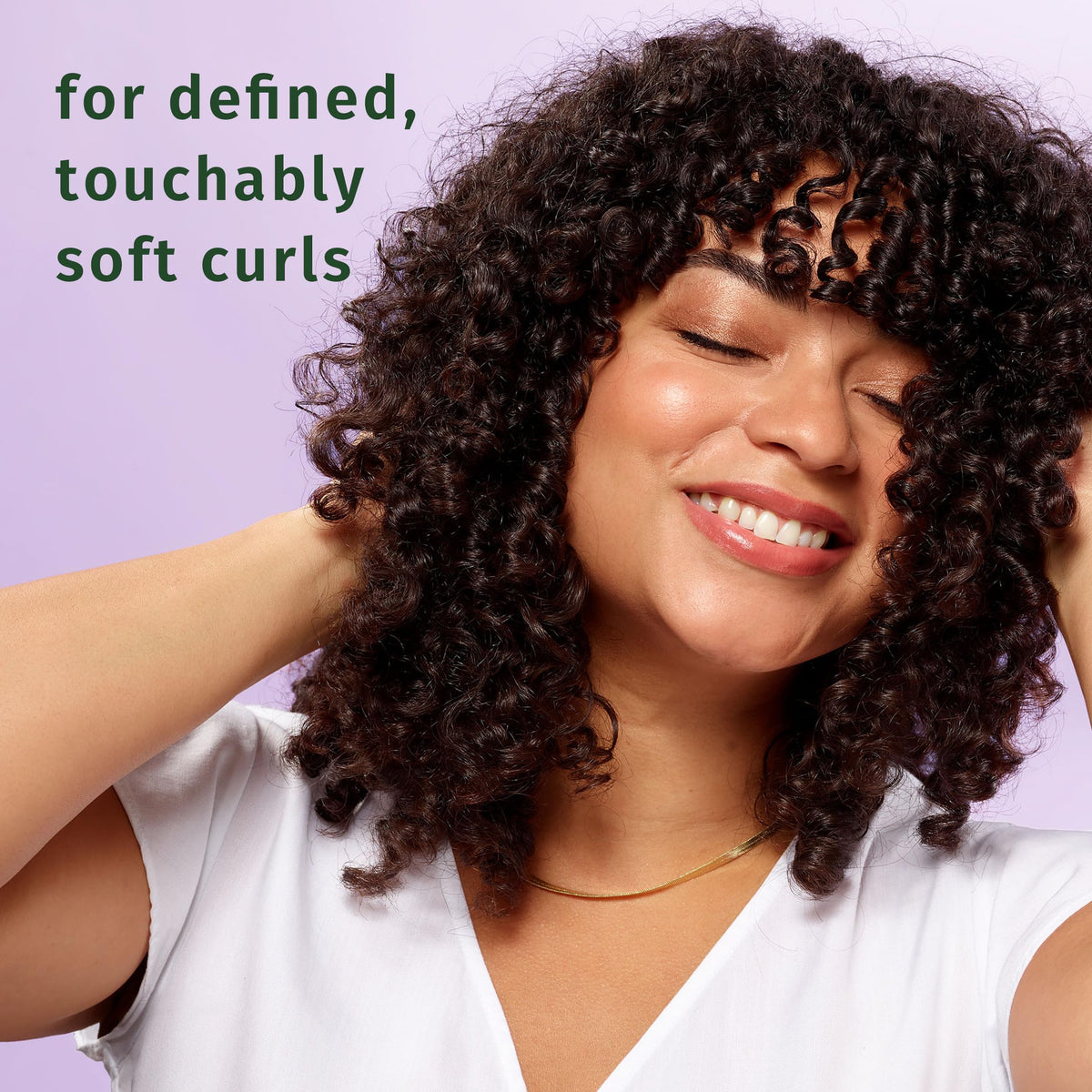 Herbal Essences mousse being applied to wet hair demonstrating even distribution
