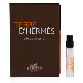 Hermès Terre d'Hermès spray in hand demonstrating portable convenience