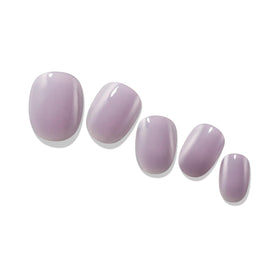 heyhae lifestyle summer look on model hands showing pastel polish and effortless style benefit