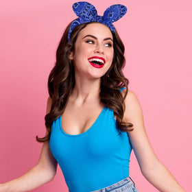 Hicarer headband held in hand showing size and adjustable-wire convenience