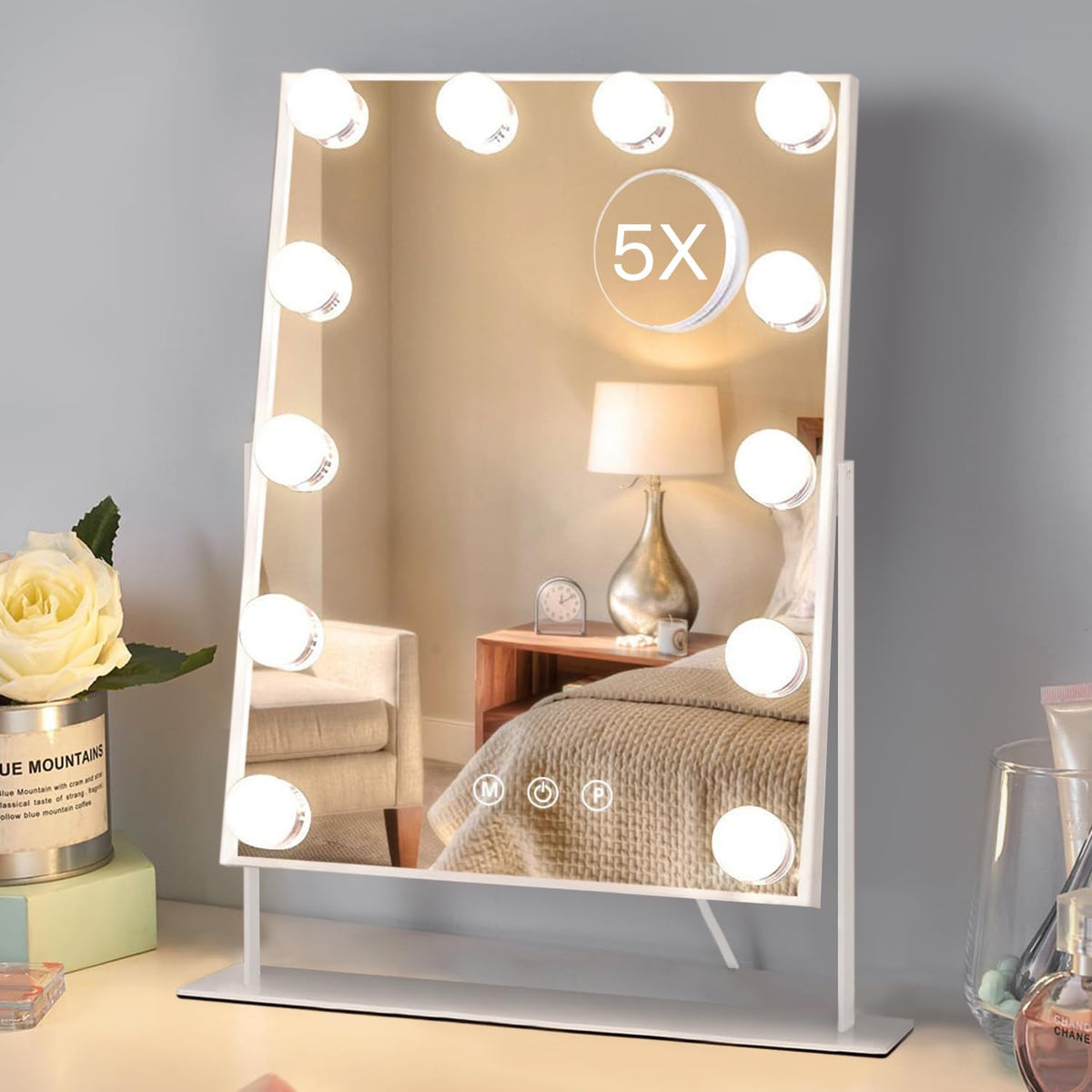 HIEEY mirror front view with 12 bulbs providing even lighting