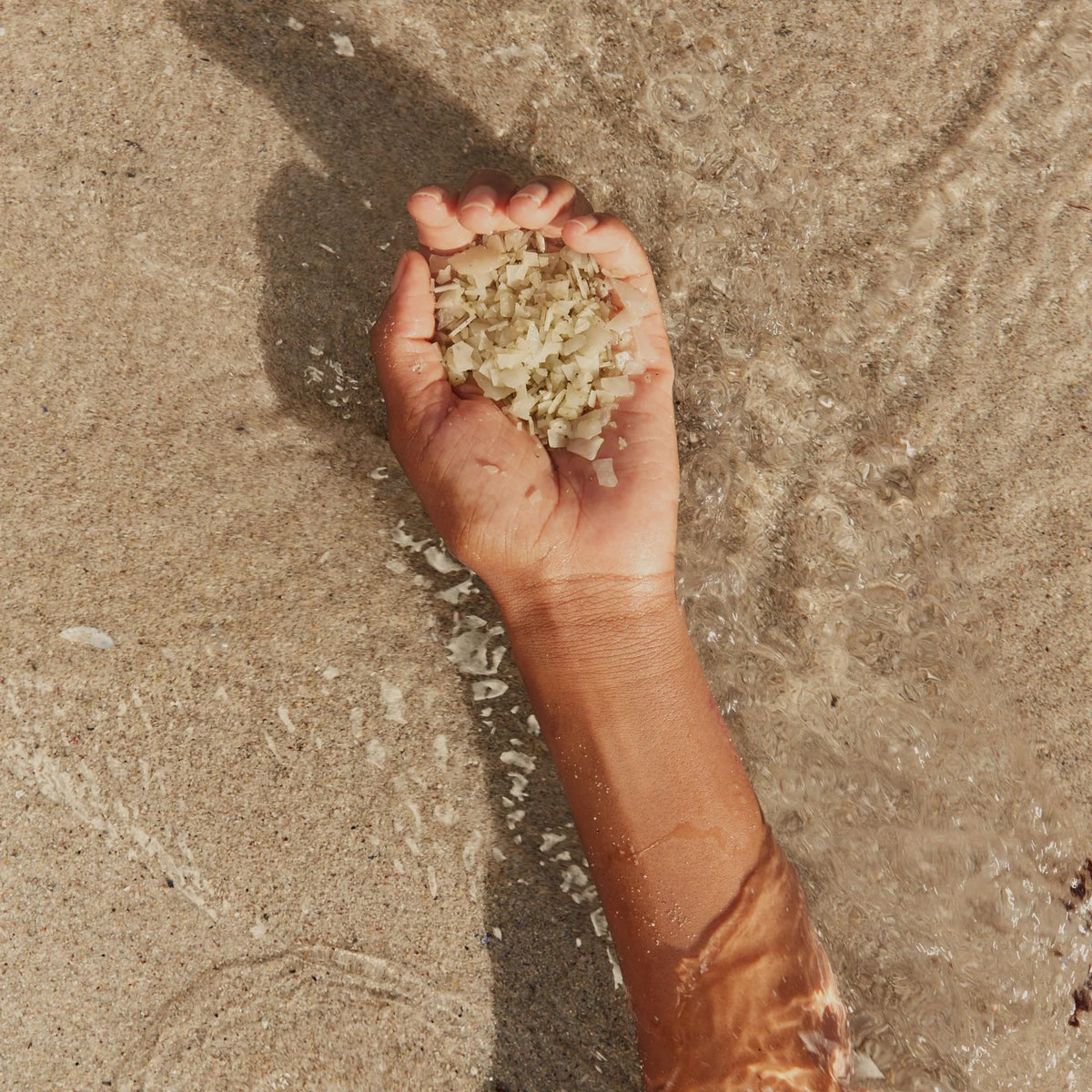 HigherDOSE French green clay and algae detail emphasizing skin-refreshing minerals