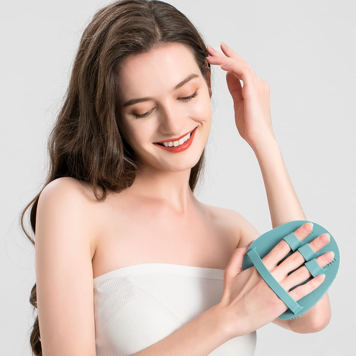 HOMMIESAFE held in hand in shower demonstrating non-slip control