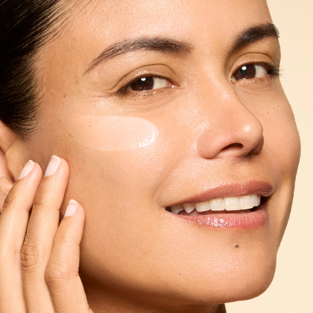 Honest Beauty product label and ingredient list close-up showing key brightening ingredients