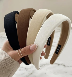 Huachi front packaging showing four neutral headbands and product branding for easy selection