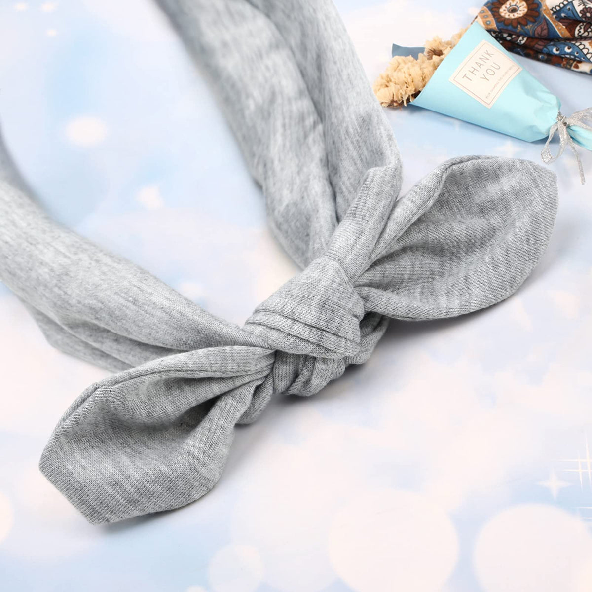 Huachi headband in casual outfit lifestyle image showing versatile styling