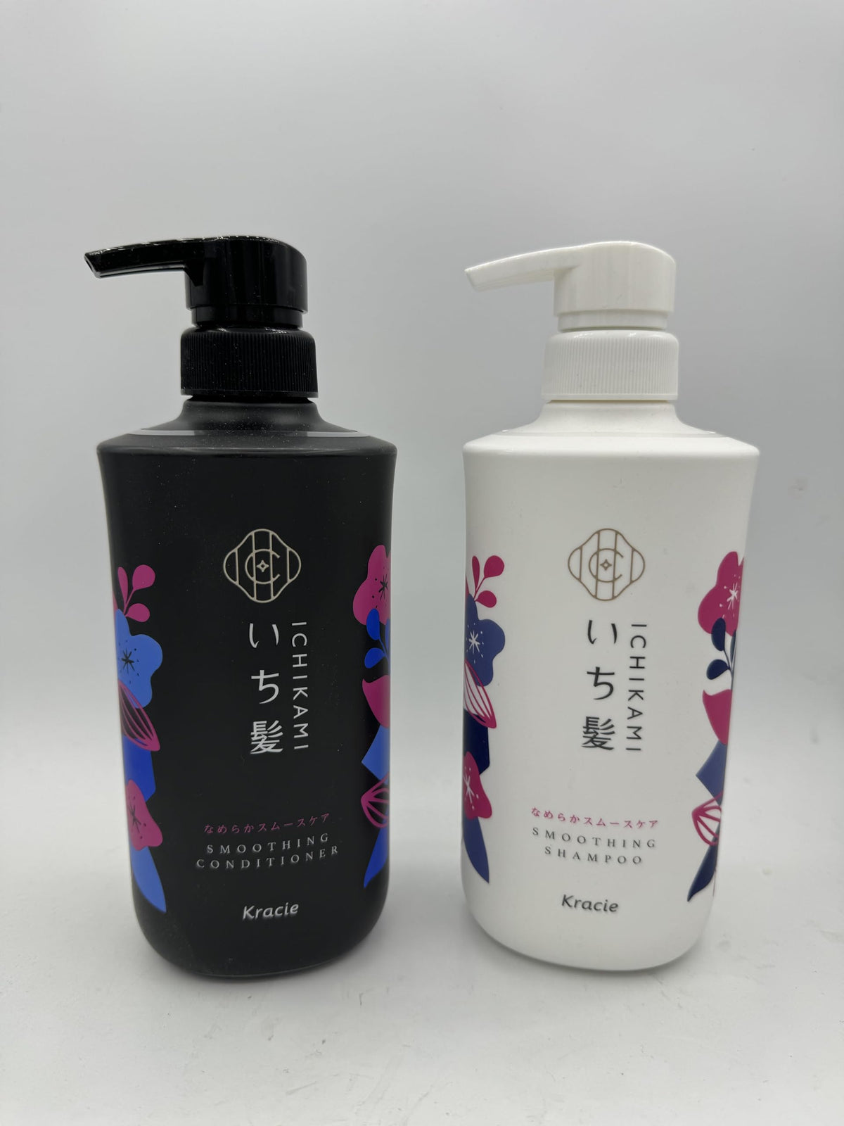 ICHIKAMI shampoo pour texture closeup demonstrating gentle lather