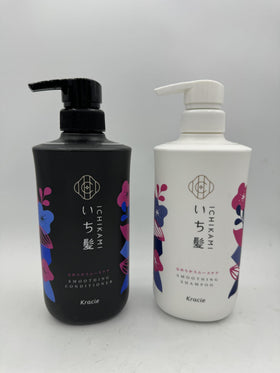 ICHIKAMI shampoo pour texture closeup demonstrating gentle lather
