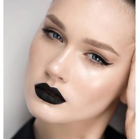 ilembane fine-tipped applicator close-up for precise lip definition