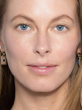 ILIA ingredient layout showing hyaluronic acid and niacinamide skin benefits