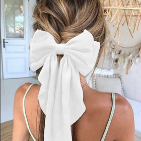 illpta worn on ponytail demonstrating polished style and comfortable grip