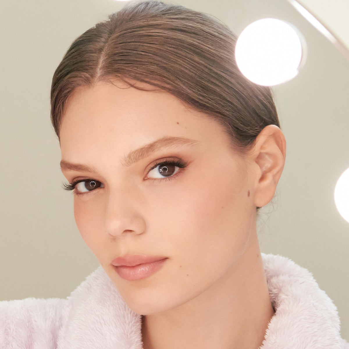imPRESS close-up of lash cluster texture showing natural volume and blend