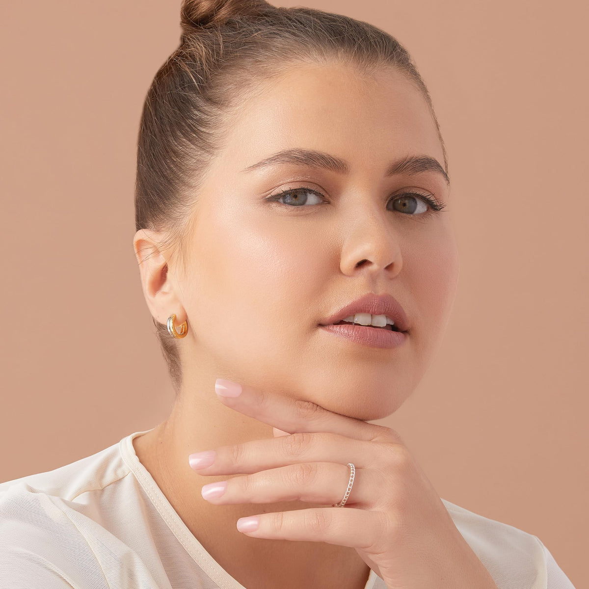 imPRESS side profile of squoval shape showing comfortable fit benefit