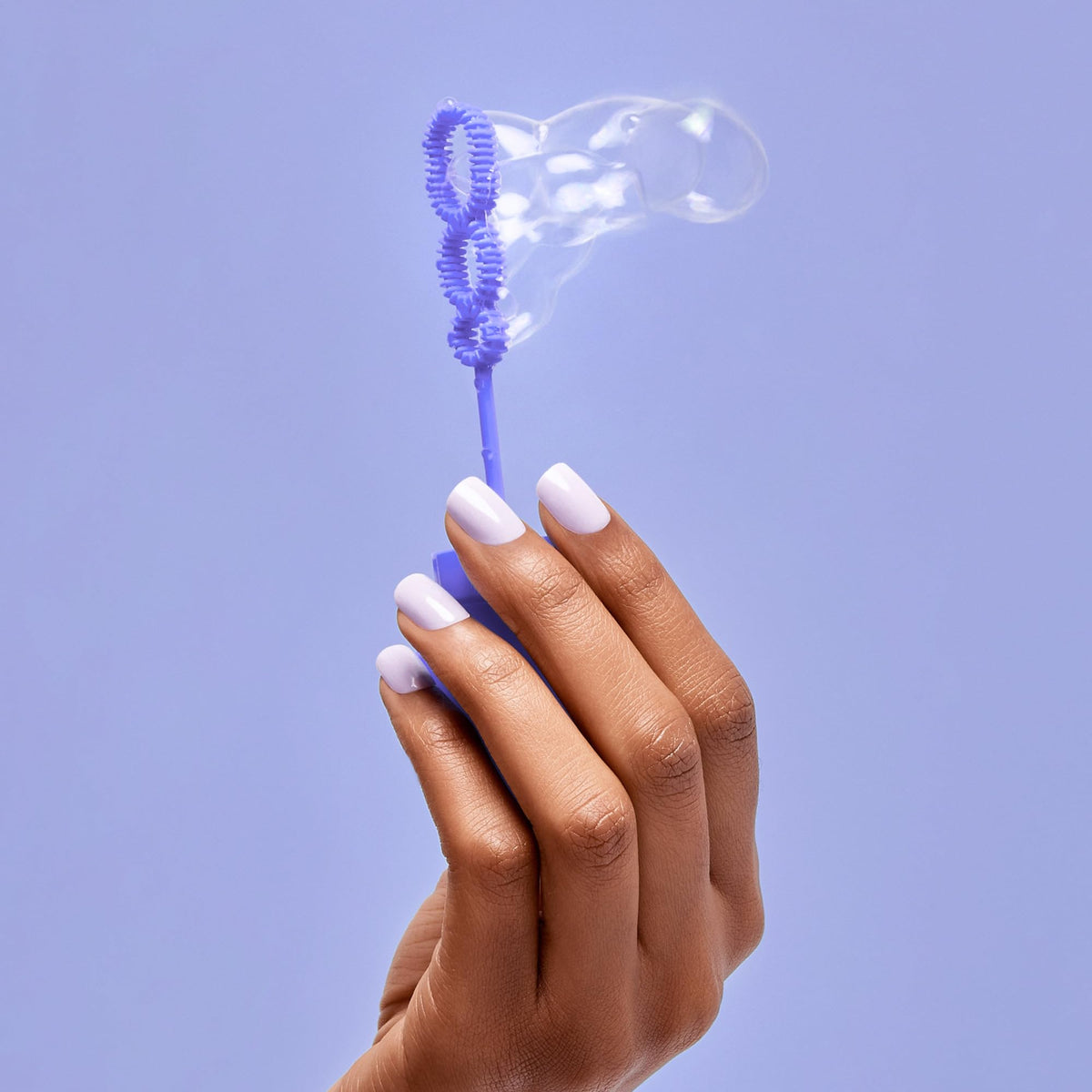 imPRESS nails in hand illustrating short length and natural-feel scale advantage