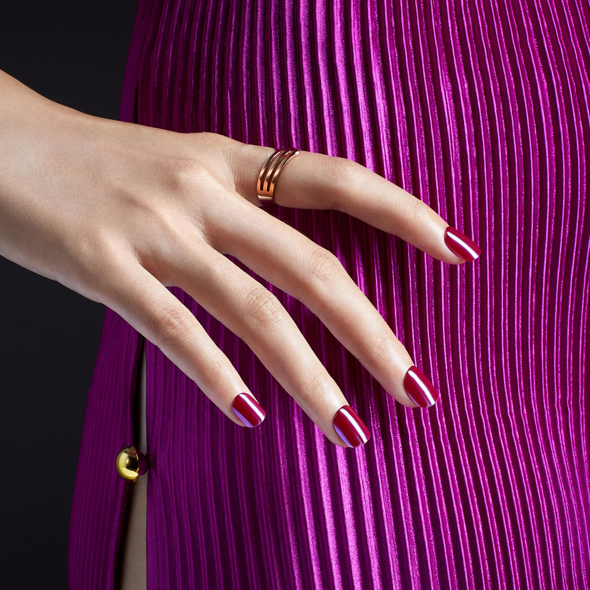 imPRESS nails held in hand to show short squoval scale