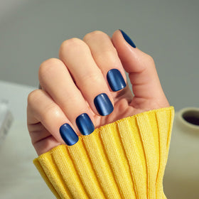 imPRESS layout displaying 30 press-on nails in graduated short squoval sizes