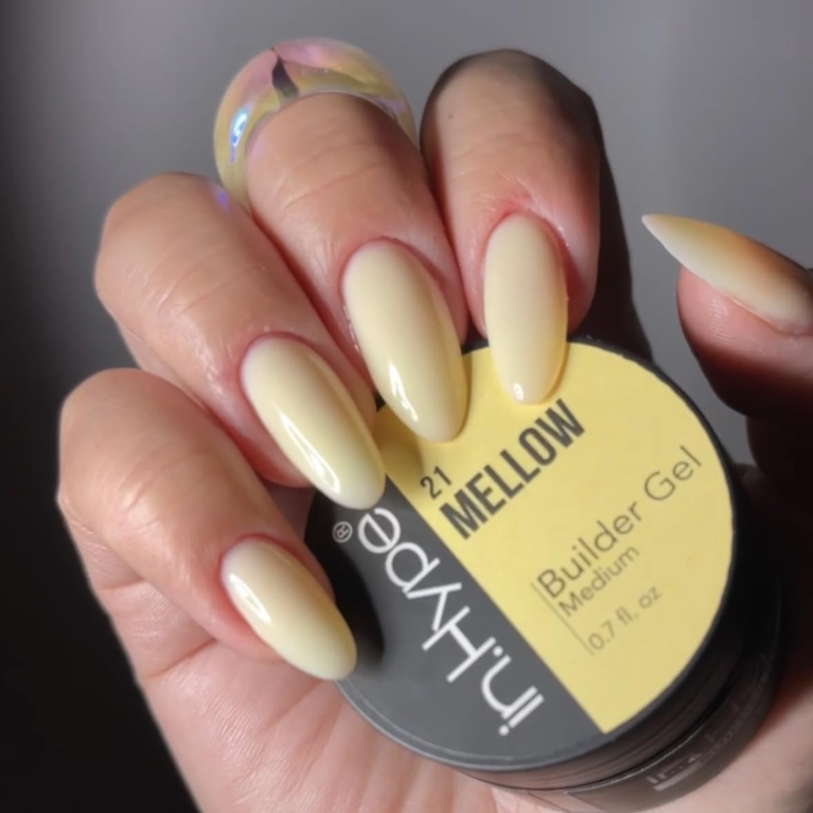 IN.HYPE close-up texture of medium-viscosity gel illustrating easy self-leveling benefit