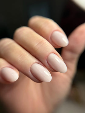 IN.HYPE gel applied on nail form demonstrating extension shaping benefit
