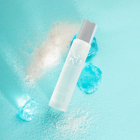 Inis frosted pebble detail highlighting textured glass and grip for comfortable carry