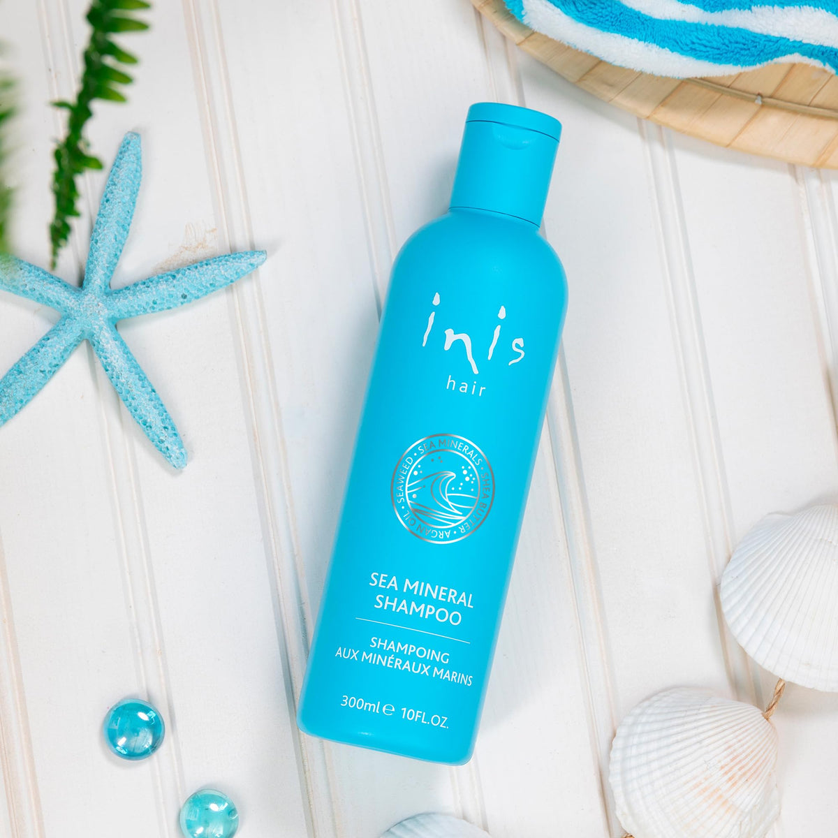 Inis the Energy of the Sea close-up of seaweed, argan oil and hyaluronic acid highlighting nourishing ingredients