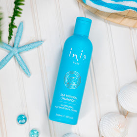 Inis the Energy of the Sea close-up of seaweed, argan oil and hyaluronic acid highlighting nourishing ingredients