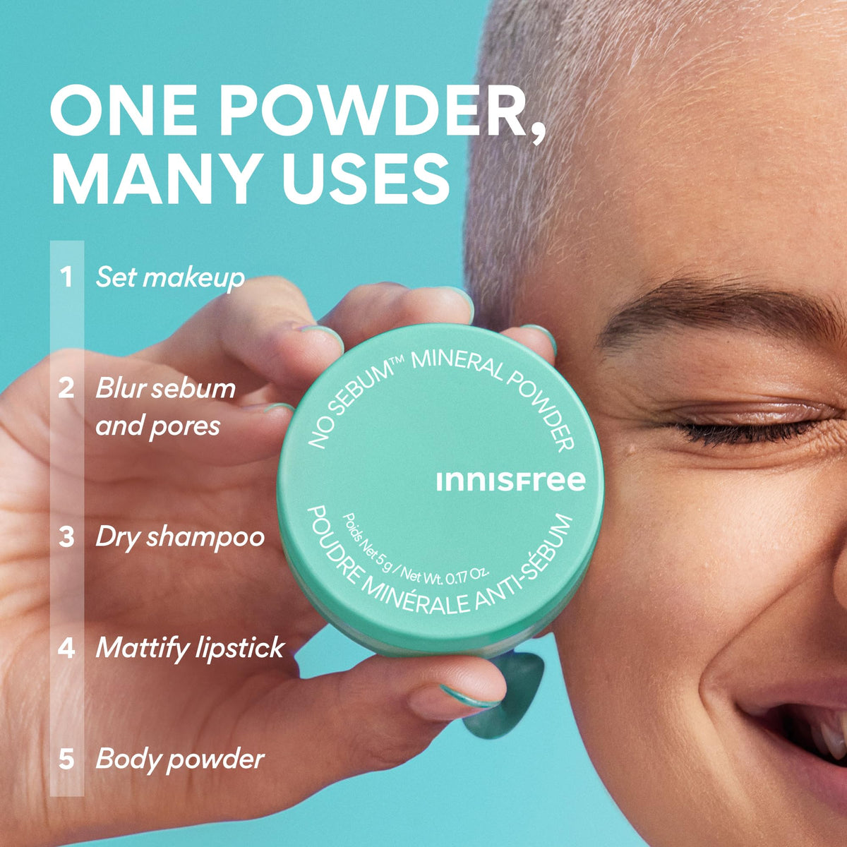 innisfree applying powder to T-zone for oil control and matte finish