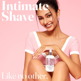 IntiMD Coochy Plus label close-up highlighting MOISTURIZING+ formula benefits