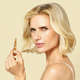 ISDIN Flavo-C ampoule open to reveal easy single-dose application benefit