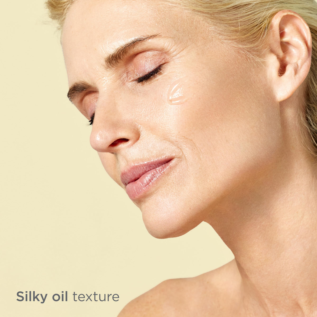 ISDIN Flavo-C close-up of serum texture demonstrating lightweight hydration