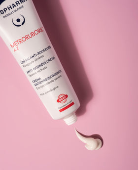 IsisPharma tube cap and nozzle close-up for precise dispensing benefit