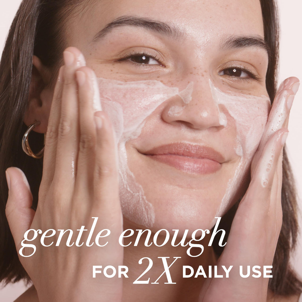 IT Cosmetics dispenser pump action highlighting easy one-hand use and control