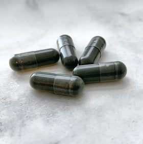 It Just Works close-up of capsule powder texture highlighting natural, plant-based ingredients