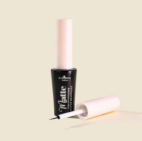 Italia Deluxe lifestyle eye application displaying a smooth matte wing for long-lasting wear