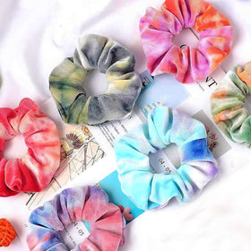 IVARYSS scrunchie holding a ponytail demonstrating reliable grip without creasing