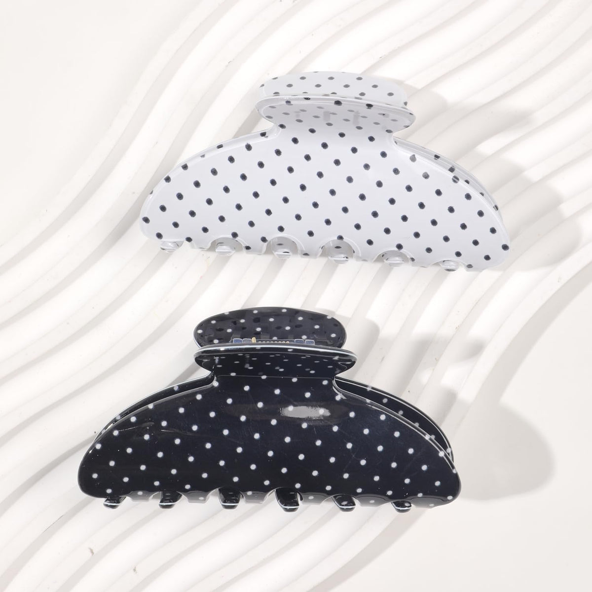 Ivyu polished edge close-up demonstrating smooth finish and scalp-safe design